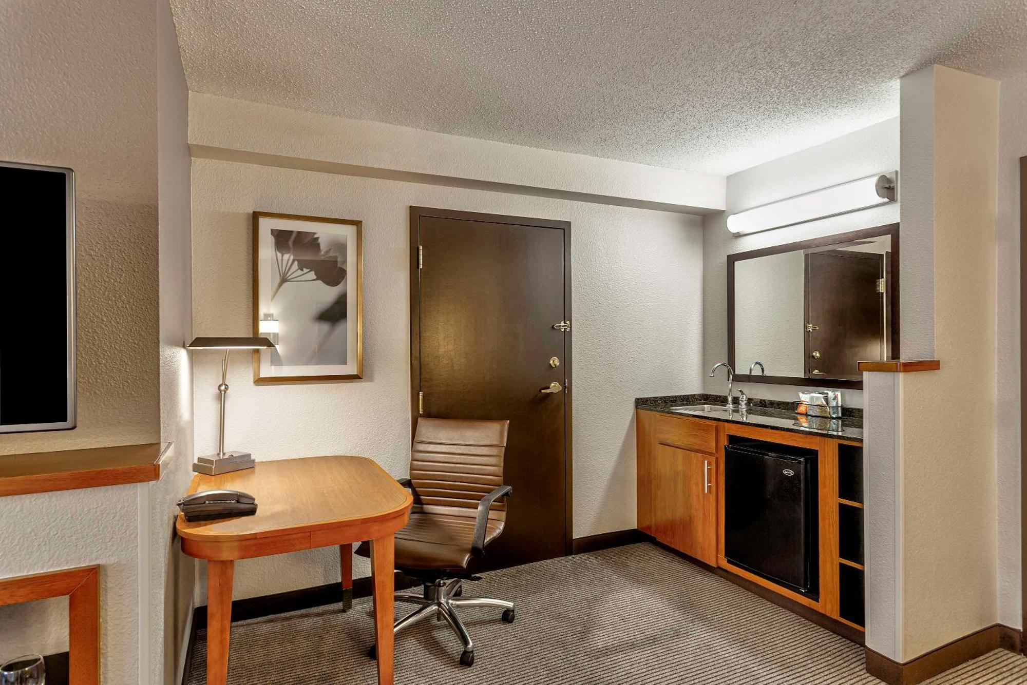 Hyatt Place Kansas City/Overland Park/Convention Center Экстерьер фото